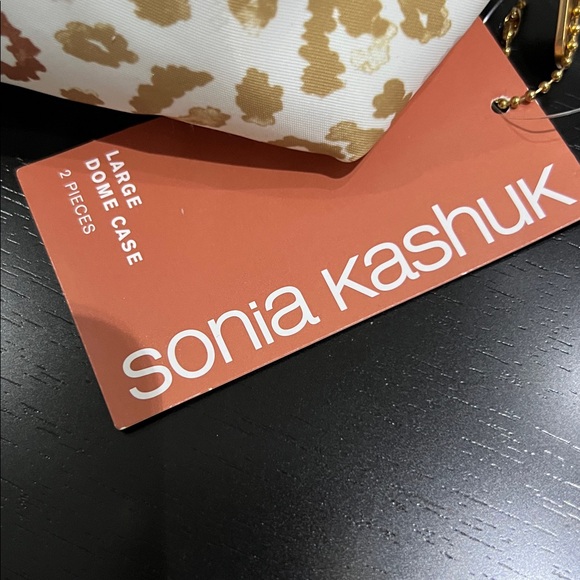SONIA KASHUK LARGE DOME CASE & EYE BRUSH SET -NWT - Picture 2 of 8
